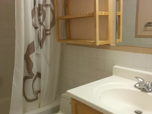 5608 Bismach Dr, Alexandria, VA 22312