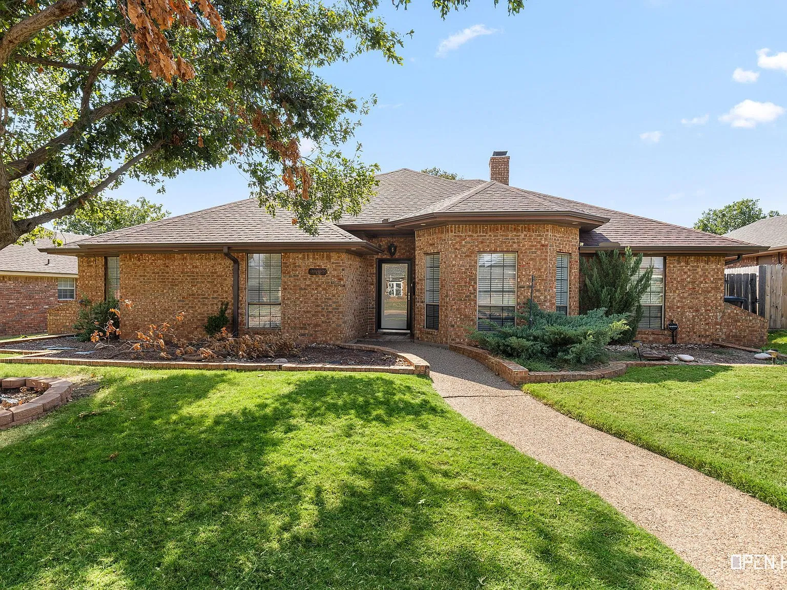 3 bed, 2.5 bath, 2142 sqft, $2,295 — Photo 1