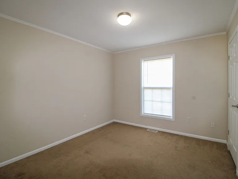 124 Meadows Ln — Photo 19