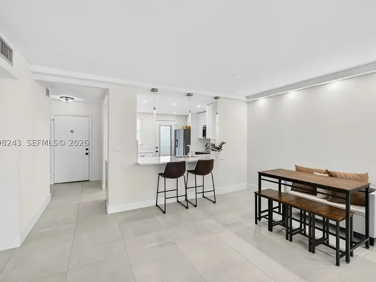 400 NE 12th Ave #303 — Photo 3