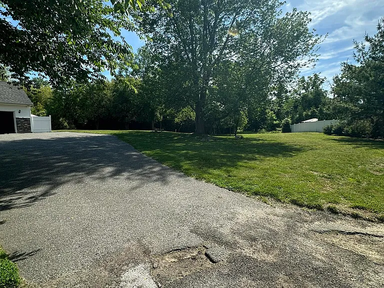 53 Arlene Dr — Photo 3