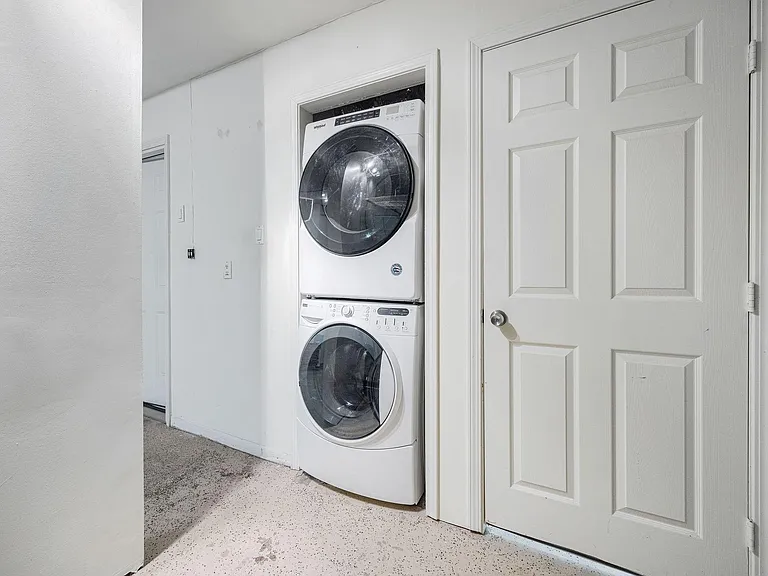 1114 Augusta Dr #1 — Photo 18