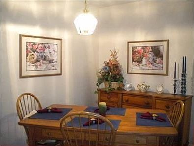 3rd image of 215 Parkbrook Cir