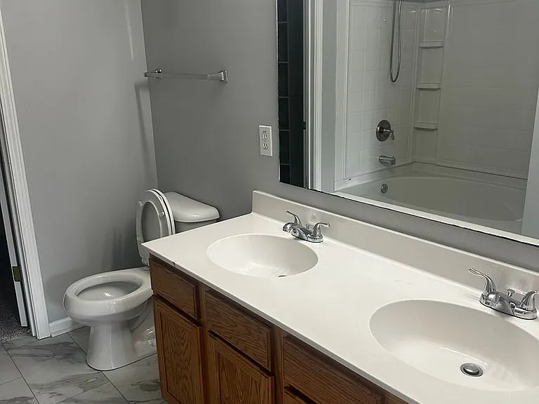 1426 Pinethicket Dr — Photo 1