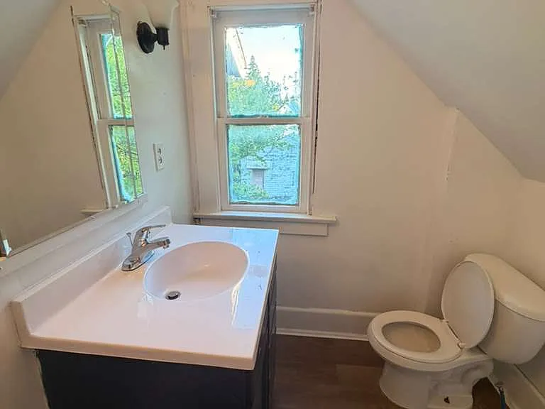238 E Pearl St — Photo 5