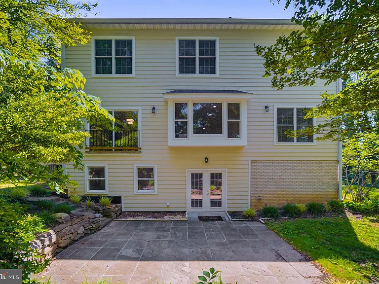 1310 Forestwood Dr — Photo 4