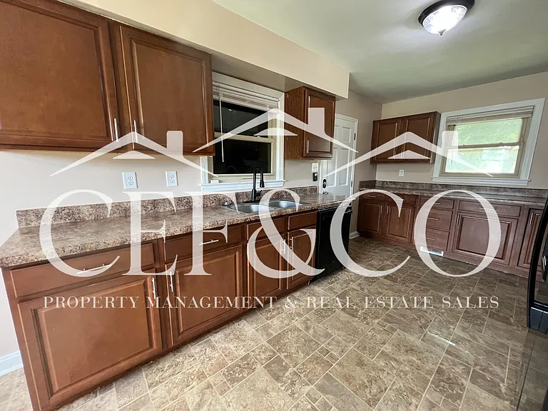 279 Cedarwood Ave — Photo 3