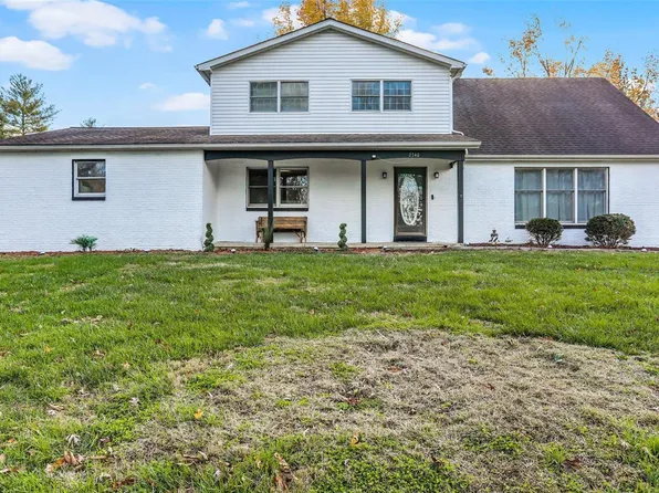 2340 Hickory Hill Ln, Highland, IL 62249