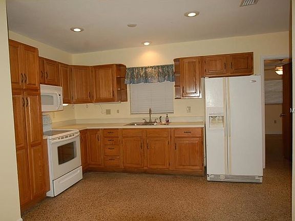 5th image of 2103 W Marquette Ave