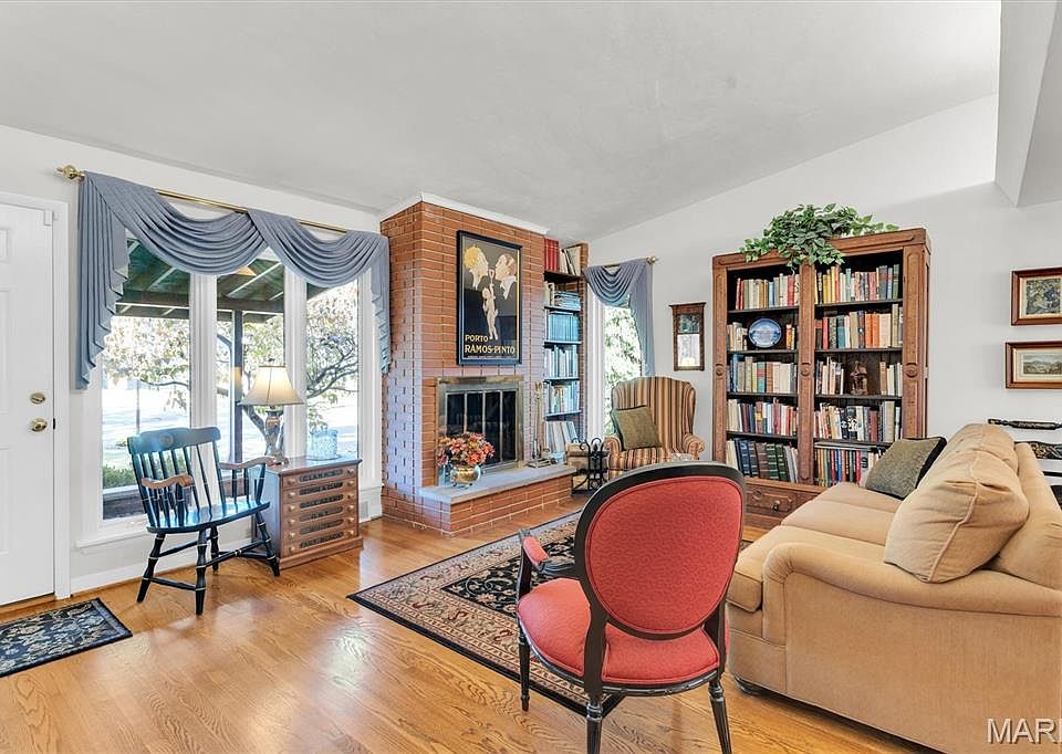 8726 Gayle Ave, Saint Louis, MO 63126 | Zillow