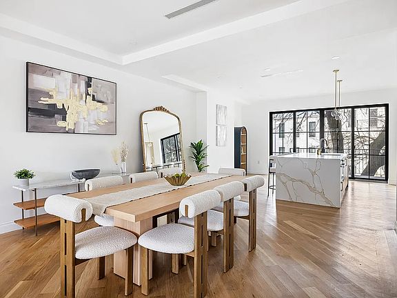 4th image of 735 Chauncey St #Townhouse