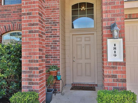 Welcoming front porch!