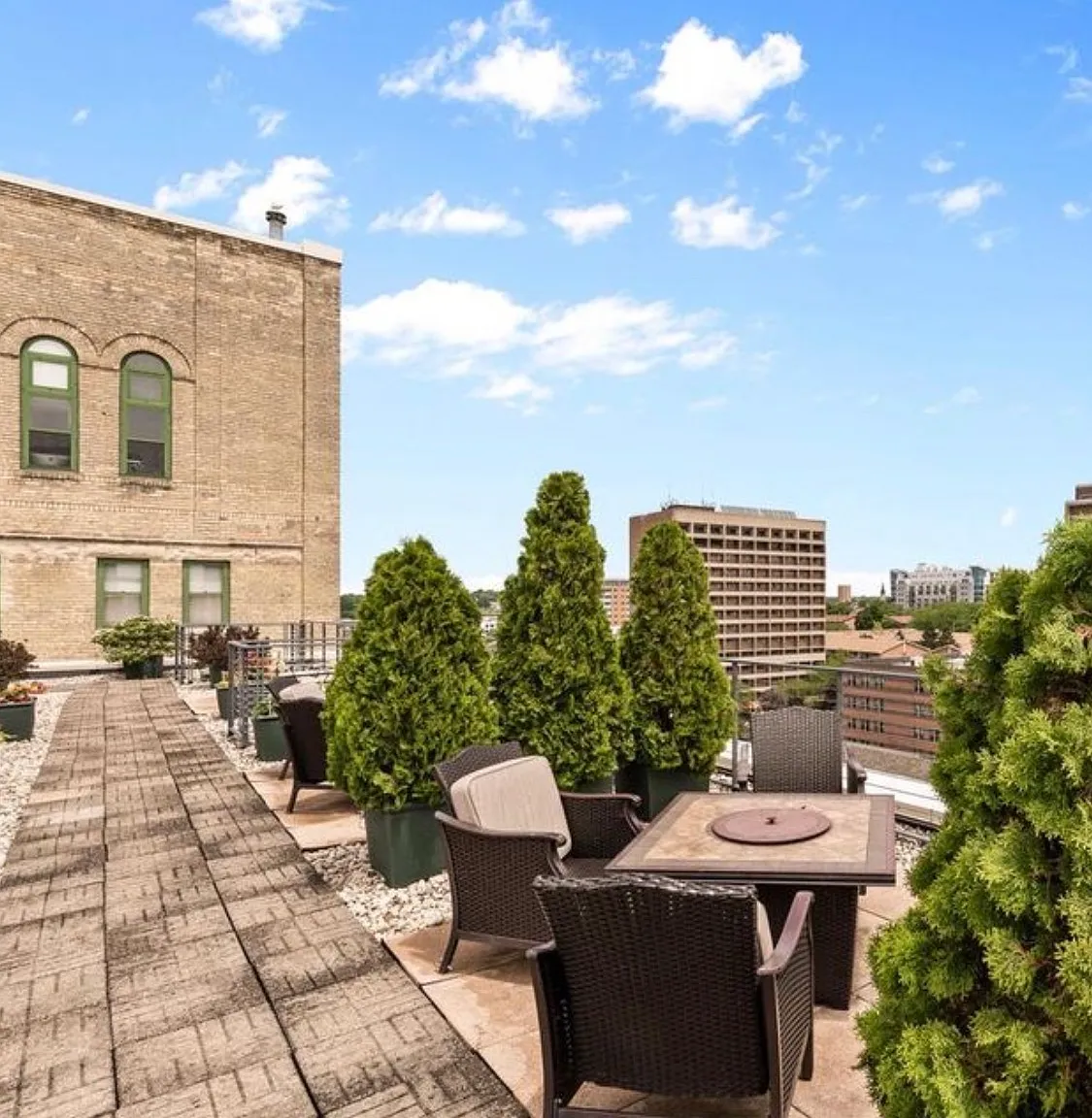 270 E Highland Ave — Photo 4