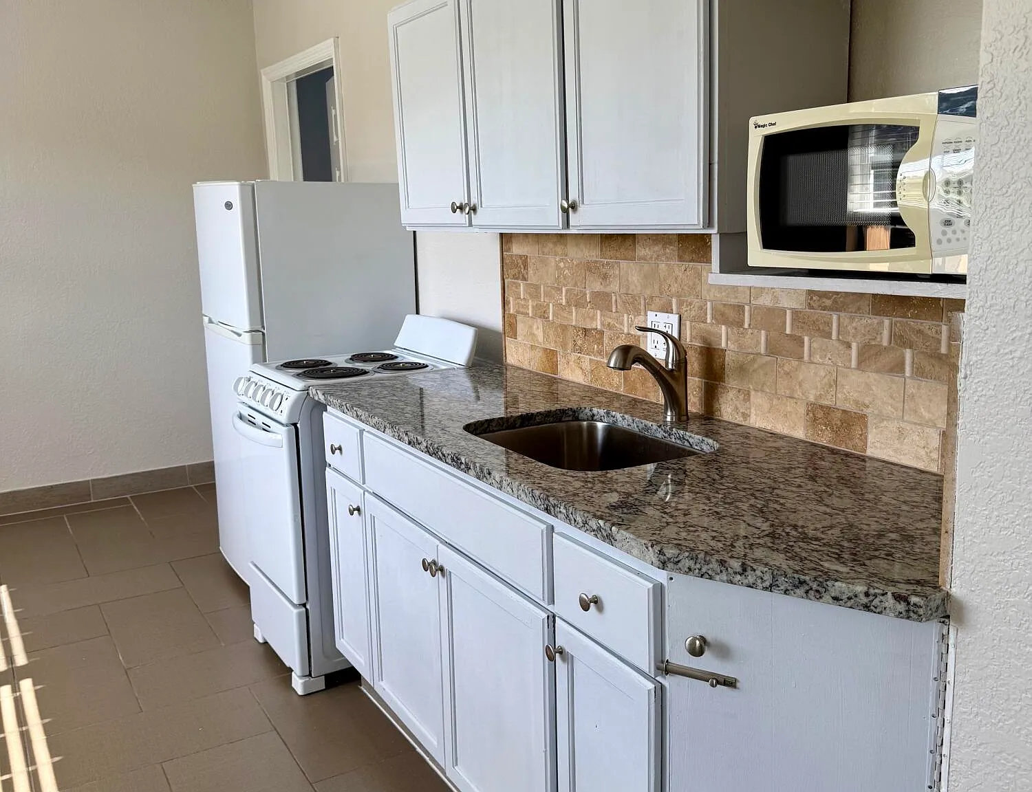 Studio, 1.0 bath, 400 sqft, $1,650 — Photo 4