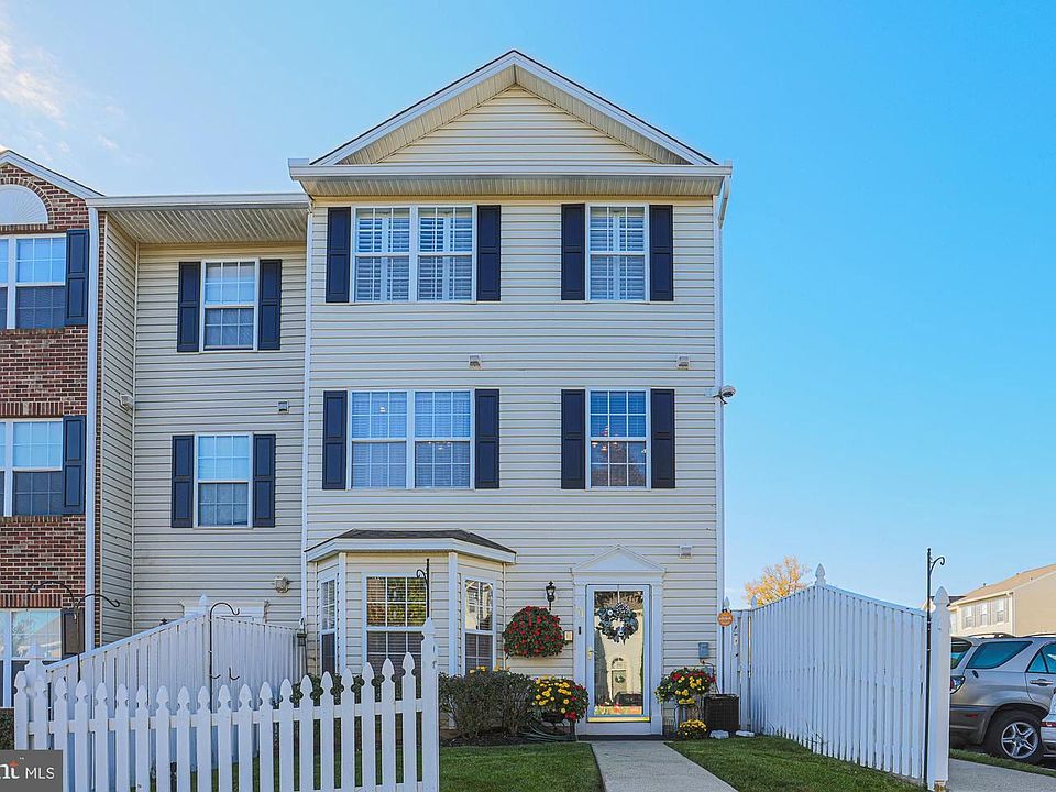 1st image of 71 Royalty Cir #71