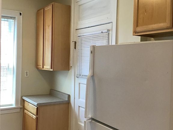 3rd image of 852 Washington Blvd APT 3