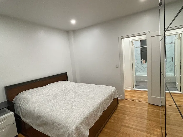 205 W 54th St #8G — Photo 4