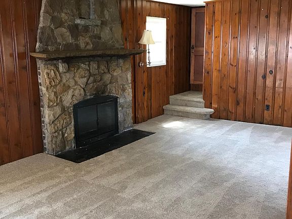 Living room w/fireplace