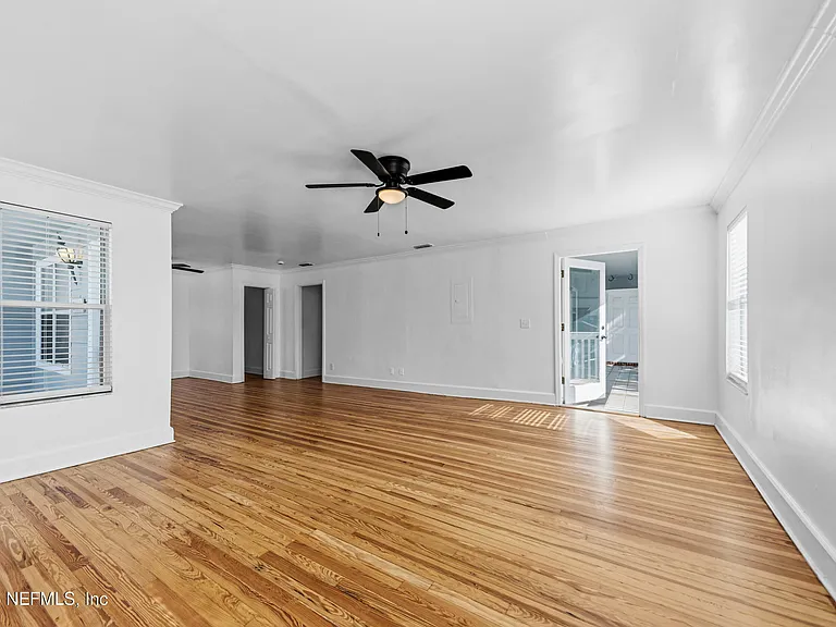 214 Margaret St — Photo 9