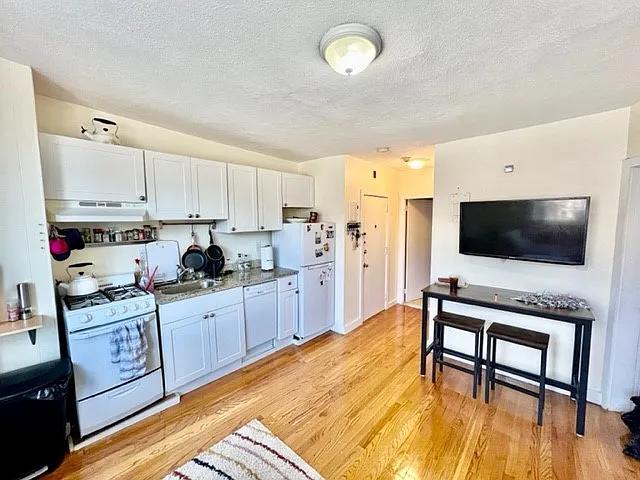 145 Endicott St #2