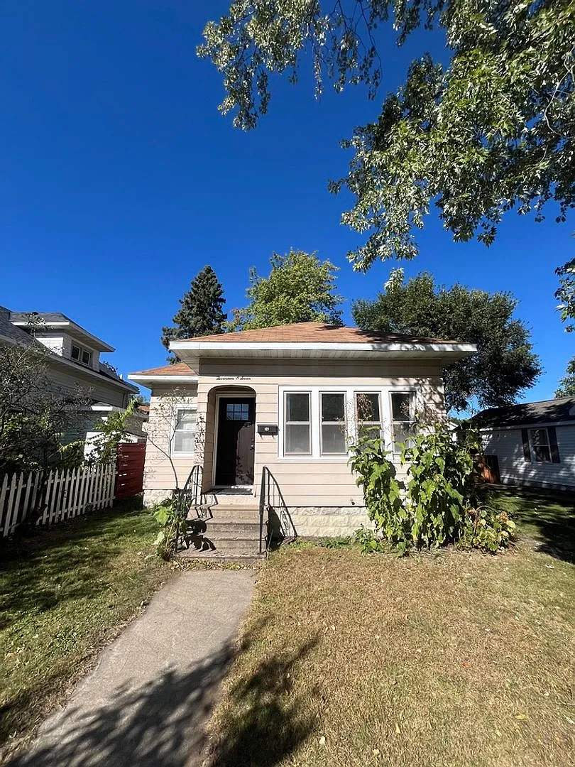3 Bedroom House with Yard Near UW-La Crosse — Photo 3
