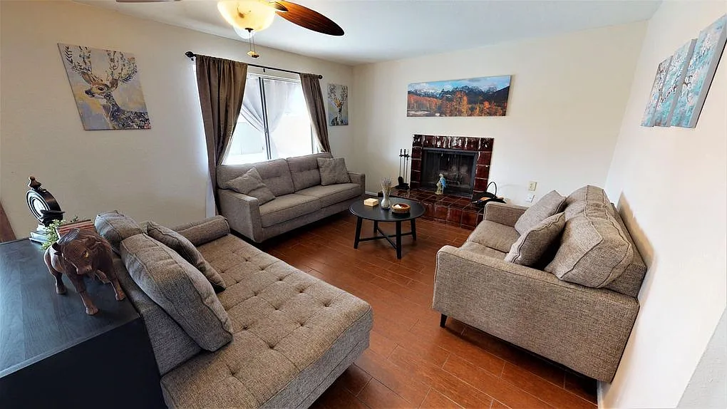 6 bed, 2744 sqft, $700 — Photo 2