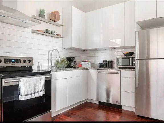 2nd image of 121 Green St #1