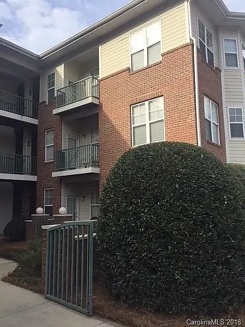 438 Watson St