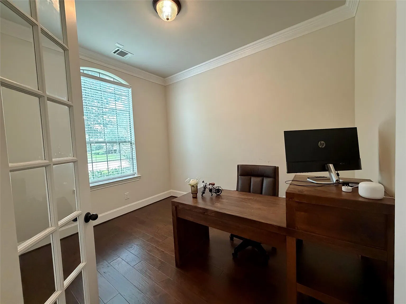 4 bed, 3.5 bath, 3066 sqft, $4,350 — Photo 4
