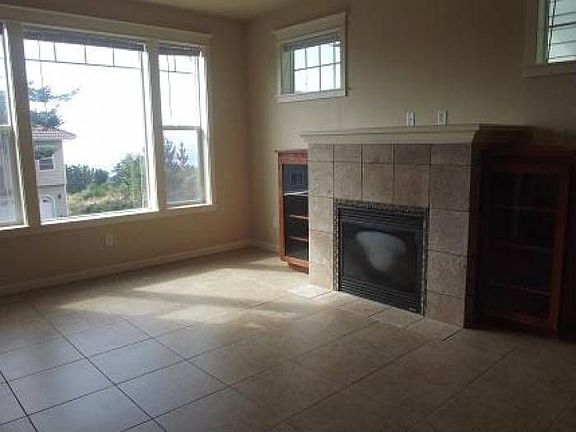 Living Rm-unfurnished