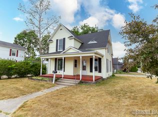 224 Riverside Dr, Lowell, MI 49331