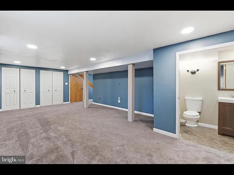 203 Kane Ct — Photo 7