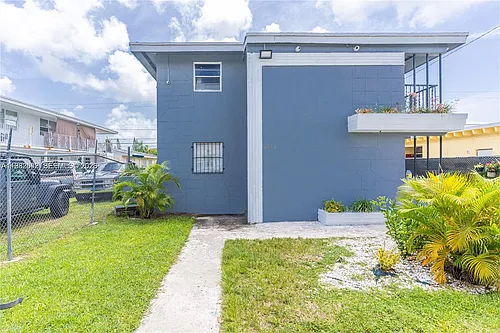 1445 NW 2nd Ave #3 Photo 1