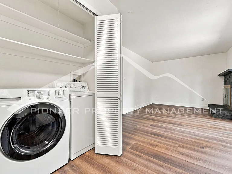179 Eaton Ct — Photo 10