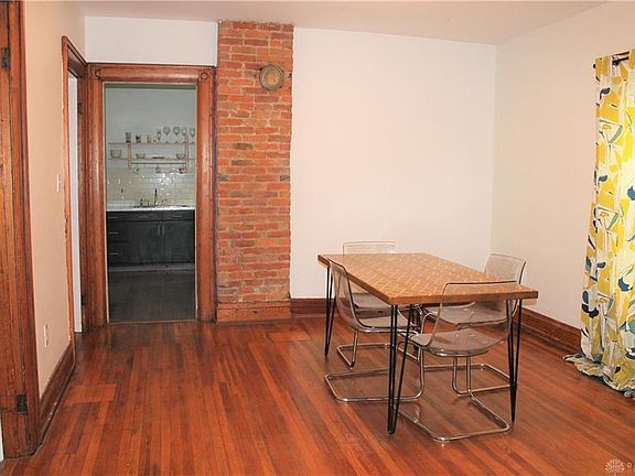 5th image of 411 Jackson St