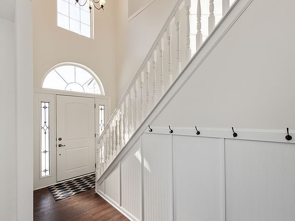 3rd image of 7618 Corsican Cir