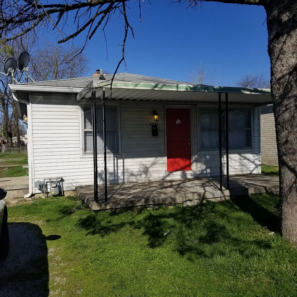 2434 S Keystone Ave photo 1
