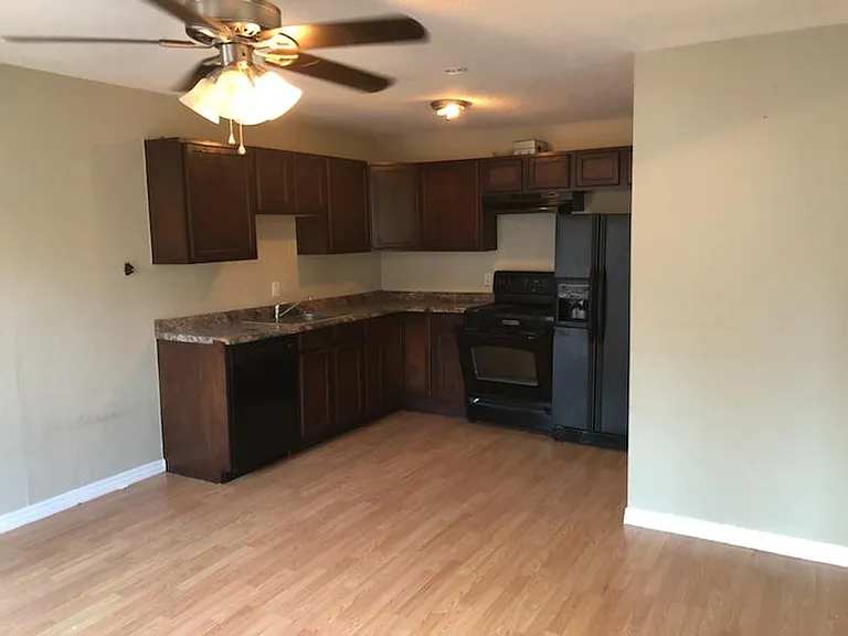 Kitchen with dishwasher