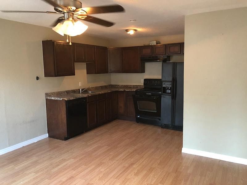 Kitchen with dishwasher