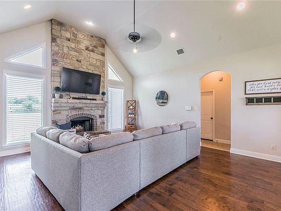 4th image of 113 Noelle Ln