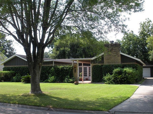 1st image of 108 N Crescent Dr