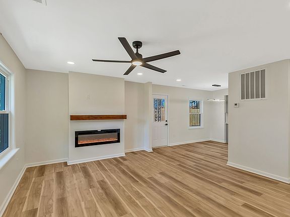 4th image of 1842 25th Ave N