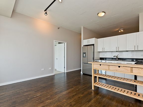 3rd image of 1620 S Michigan Ave Unit 921