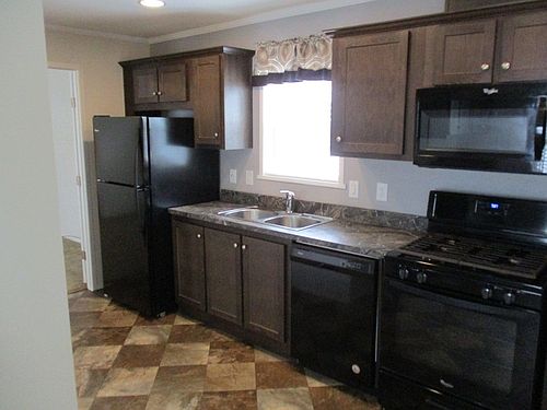 1st image of 71 Suzanne Blvd