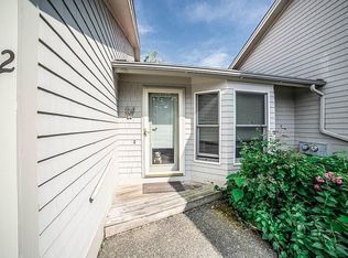 32 Valley Ln, Portsmouth, RI 02871