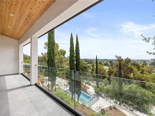122 Patrician Way, Pasadena, CA 91105