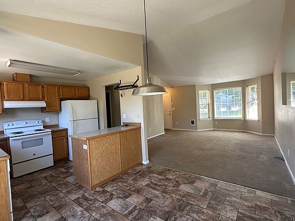2nd image of 3025 SW Reindeer Ave