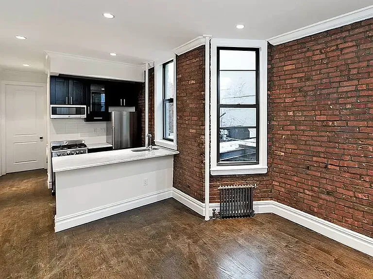 128 2nd Ave #B4 — Photo 1