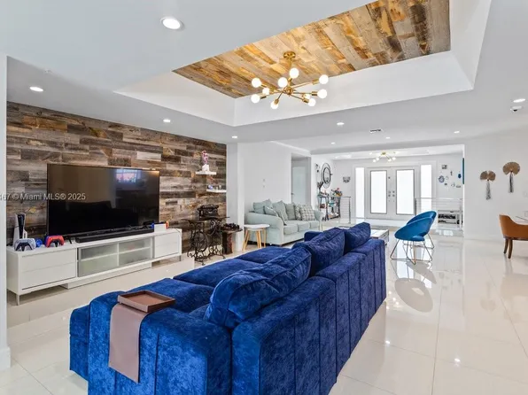 95 W Shore Dr, Miami, FL 33133