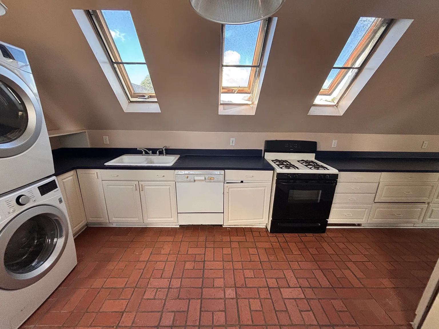 1 bed, 900 sqft, $1,000 — Photo 4